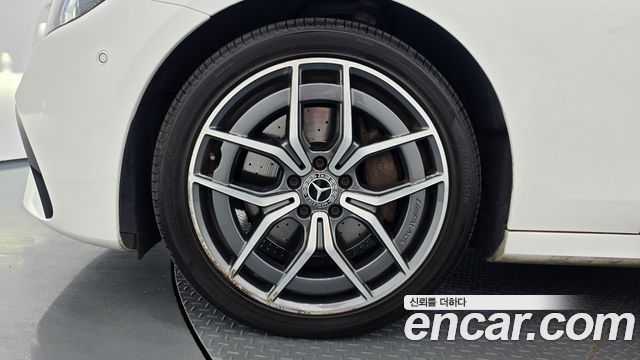 Mercedes-Benz E-Class (W213) E220d 4MATIC AMG Line 2022 — фото 5