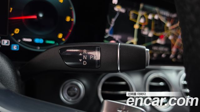 Mercedes-Benz E-Class (W213) E220d 4MATIC AMG Line 2022 — фото 9
