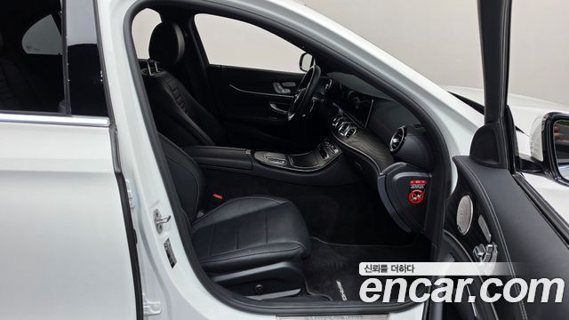 Mercedes-Benz E-Class (W213) E220d 4MATIC AMG Line 2022 — фото 11