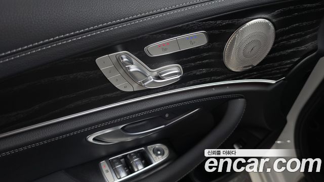 Mercedes-Benz E-Class (W213) E220d 4MATIC AMG Line 2022 — фото 19