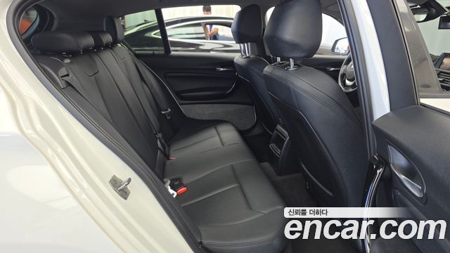BMW 1 Series (F20) 118d Sport 5Door 2016 — фото 16