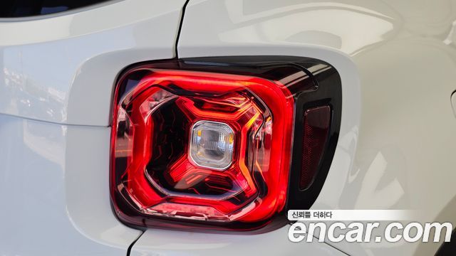 Jeep Renegade 2.4 80th Edition AWD 2021 — фото 23