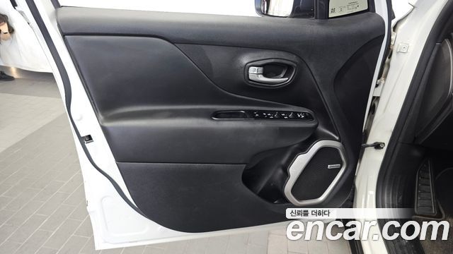 Jeep Renegade 2.4 80th Edition AWD 2021 — фото 24