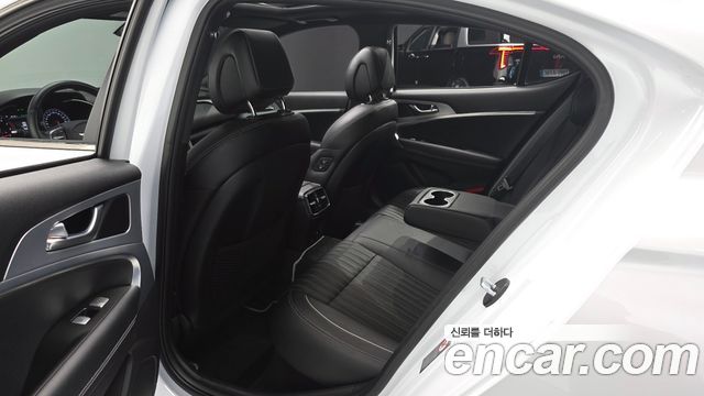 Genesis G70 2.0T Sport Package 2018 — фото 15