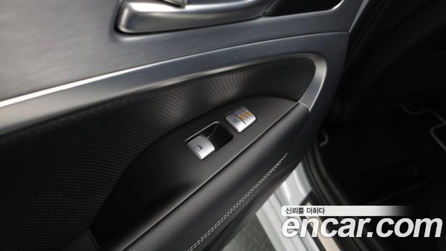 Genesis G70 2.0T Sport Package 2018 — фото 23