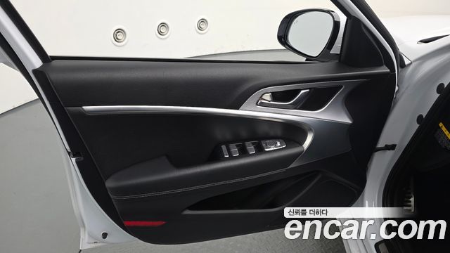 Genesis G70 2.0T Sport Package 2018 — фото 30