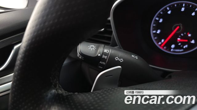 Genesis G70 2.0T Sport Package 2018 — фото 41
