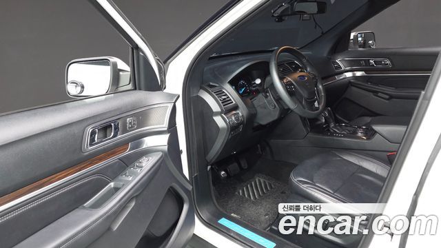 Ford Explorer 2.3 Limited 4WD 5th 2019 — фото 10