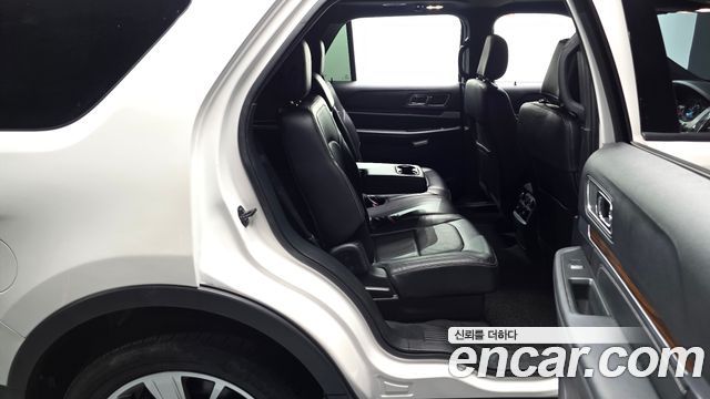 Ford Explorer 2.3 Limited 4WD 5th 2019 — фото 11