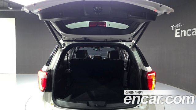 Ford Explorer 2.3 Limited 4WD 5th 2019 — фото 17