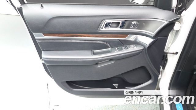 Ford Explorer 2.3 Limited 4WD 5th 2019 — фото 24