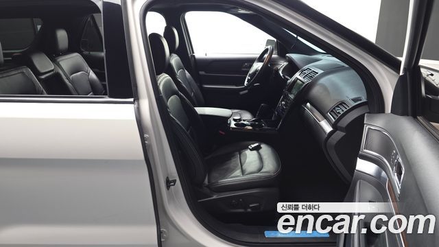 Ford Explorer 2.3 Limited 4WD 5th 2019 — фото 26