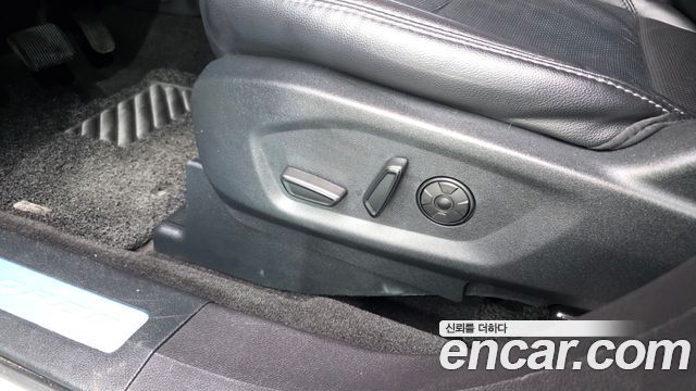 Ford Explorer 2.3 Limited 4WD 5th 2019 — фото 32