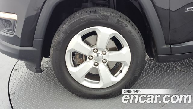 Jeep Compass (II) 2.4 Longitude AWD 2019 — фото 5