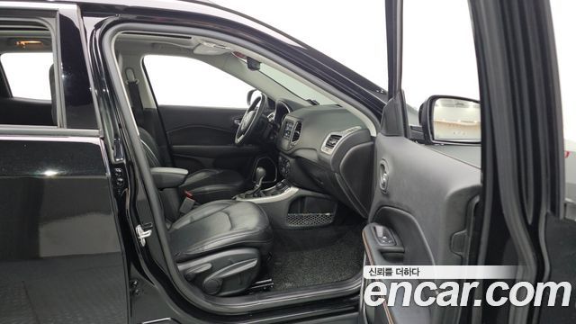 Jeep Compass (II) 2.4 Longitude AWD 2019 — фото 18