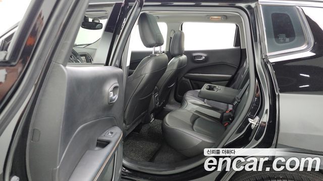 Jeep Compass (II) 2.4 Longitude AWD 2019 — фото 19