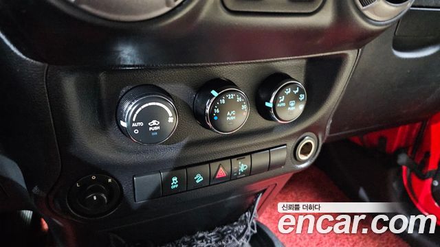 Jeep Wrangler (JK) 3.6 Sport 2Door 2016 — фото 17