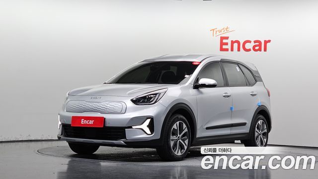 Kia Niro Plus Air 2023 — фото 1