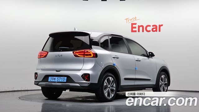 Kia Niro Plus Air 2023 — фото 2