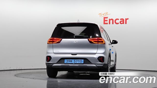 Kia Niro Plus Air 2023 — фото 4