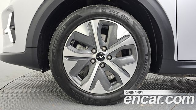 Kia Niro Plus Air 2023 — фото 5