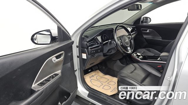 Kia Niro Plus Air 2023 — фото 10