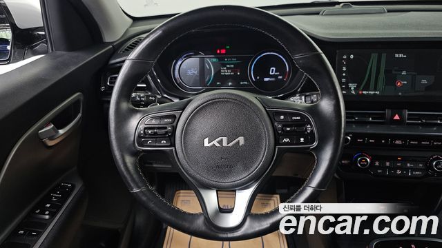 Kia Niro Plus Air 2023 — фото 16
