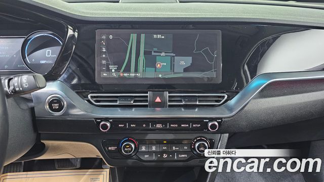 Kia Niro Plus Air 2023 — фото 17