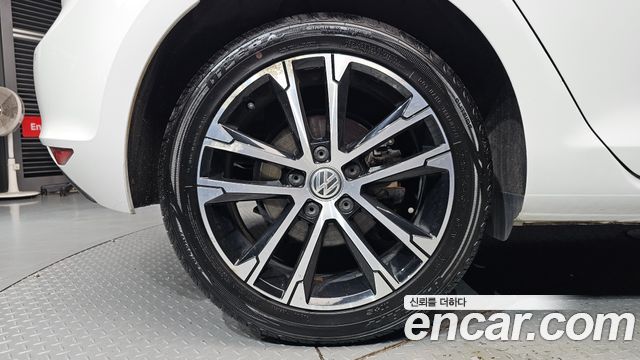 Volkswagen Golf (VII) 2.0 TDI Premium 2016 — фото 5