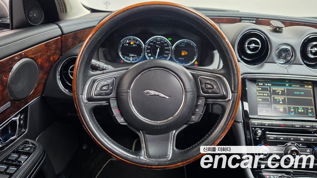Jaguar XJ 3.0 SC Premium Luxury LWB X351 2015 — фото 14