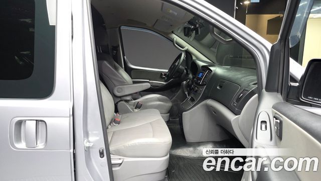 Hyundai Grand Starex Van 3-Seater Smart 2021 — фото 11