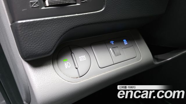 Hyundai Grand Starex Van 3-Seater Smart 2021 — фото 17
