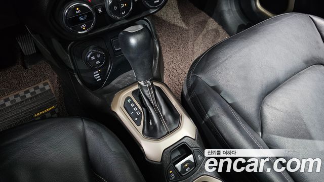 Jeep Renegade 2.0 Diesel Limited AWD 2016 — фото 9