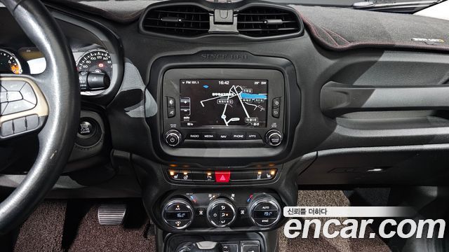 Jeep Renegade 2.0 Diesel Limited AWD 2016 — фото 15