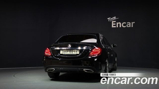 Mercedes-Benz C-Class (W205) C200 AMG Line 2017 — фото 4