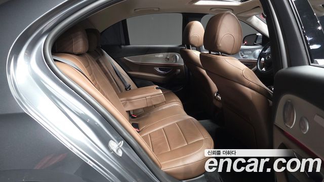Mercedes-Benz E-Class (W213) E300 AMG Line 2018 — фото 12