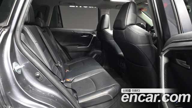 Toyota RAV4 (V) 2.5 4WD Hybrid 2019 — фото 12
