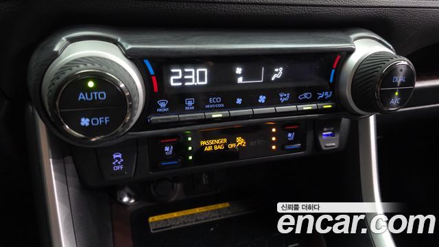 Toyota RAV4 (V) 2.5 4WD Hybrid 2019 — фото 16