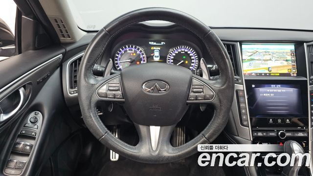 Infiniti Q50 3.5 Hybrid Essence 2016 — фото 13
