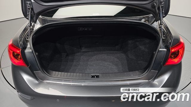 Infiniti Q50 3.5 Hybrid Essence 2016 — фото 20