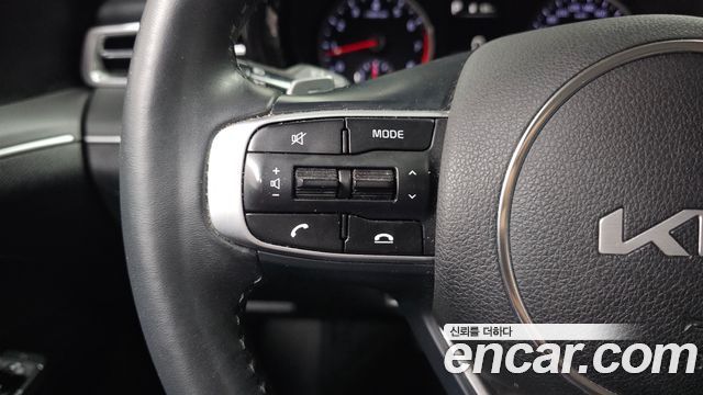 Kia K5 (III) 2.0 Trendy 2023 — фото 16