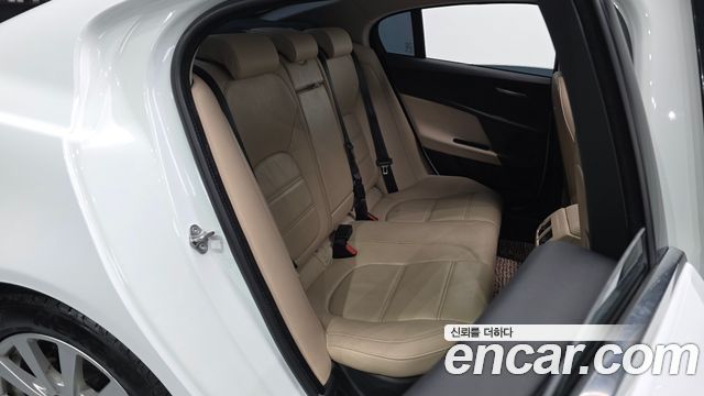Jaguar XE 20d Prestige 2018 — фото 11