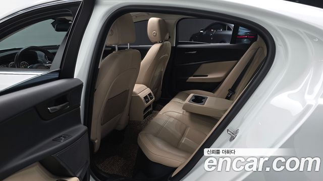 Jaguar XE 20d Prestige 2018 — фото 12
