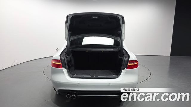 Jaguar XE 20d Prestige 2018 — фото 20