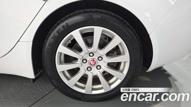 Jaguar XE 20d Prestige 2018 — фото 21