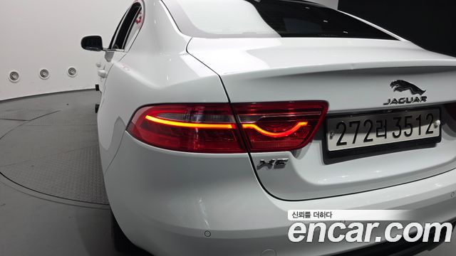 Jaguar XE 20d Prestige 2018 — фото 23