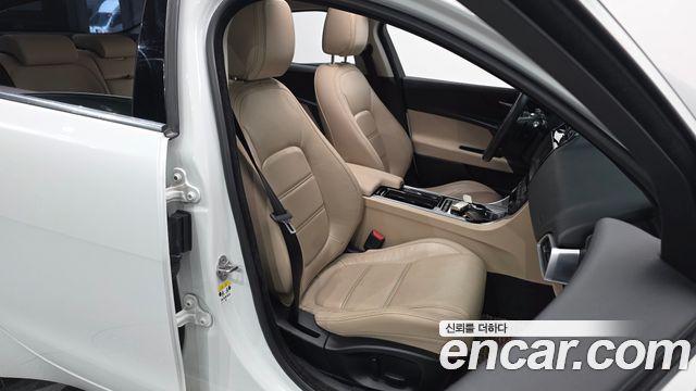 Jaguar XE 20d Prestige 2018 — фото 26
