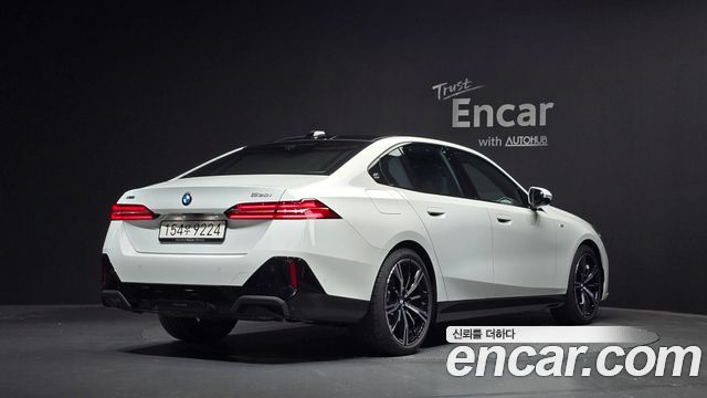 BMW 5 Series (G60) 530i xDrive M Sport 2025 — фото 2