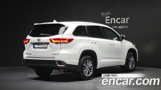 Toyota Highlander Standard 2017 — фото 2
