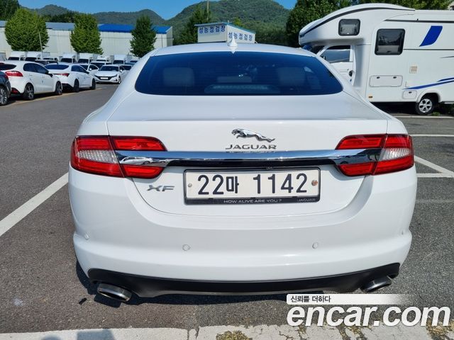 Jaguar XF 2.0 Luxury X250 2015 — фото 6